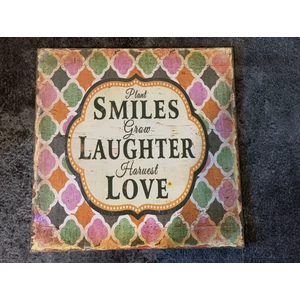 Fa falikép "Plant smiles grow laughter harvest love" felirattal