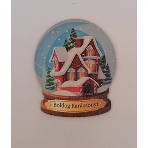 Fa hógömb alakú tábla "Boldog karácsonyt" felirattal és havas ház díszítéssel
