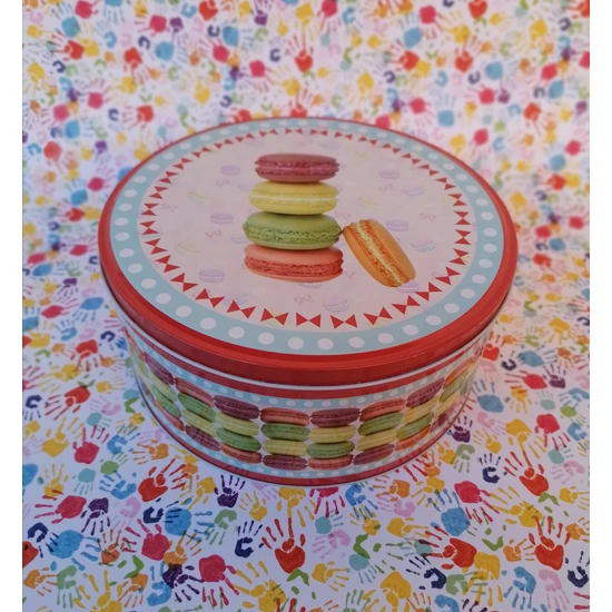 Fém kekszes doboz macaron motívummal
