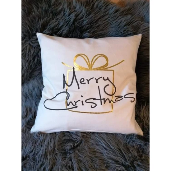 Párnahuzat fehér anyagból, "Merry Christmas" felirattal és arany ajándékcsomag mintával
