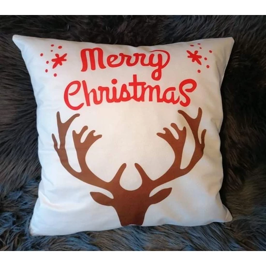 Fehér párnahuzat "Merry Christmas" felirattal  és  szarvas figurával