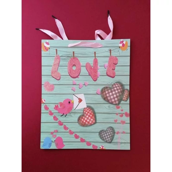 Ajándéktasak "Love" felirattal és madaras, szíves mintával