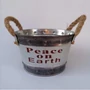Kép 2/3 - Fém kaspó "Peace on Earth" felirattal